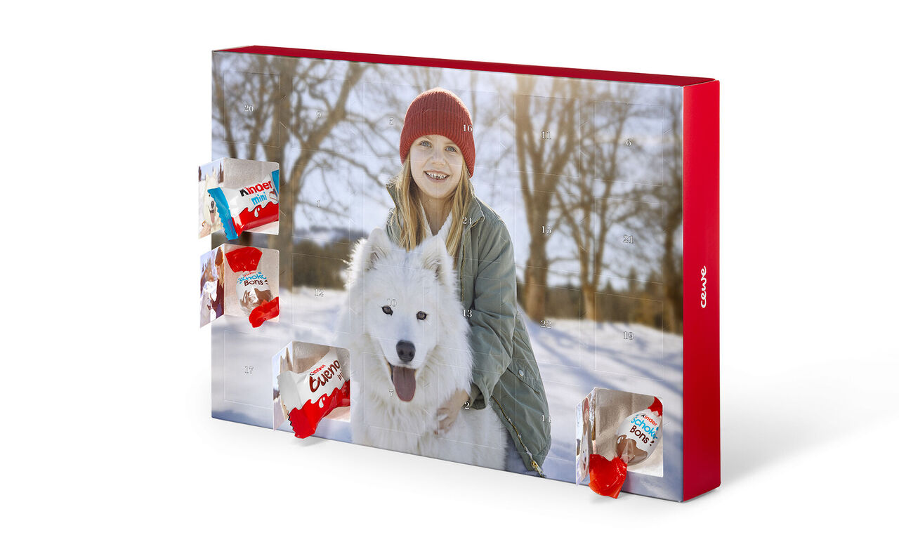 Dreng med en hvid hund i vinterlandskab, omgivet af søde godbidder.