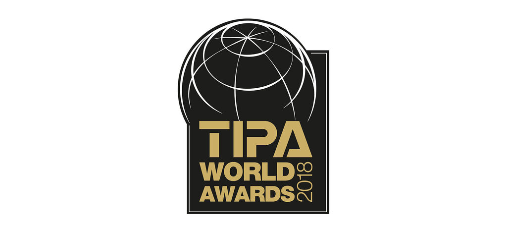 Logo for TIPA World Awards 2018 i guld og sort