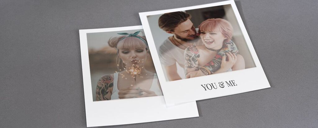 To kærlige fotos med romantiske motiver og teksten 'YOU & ME'.