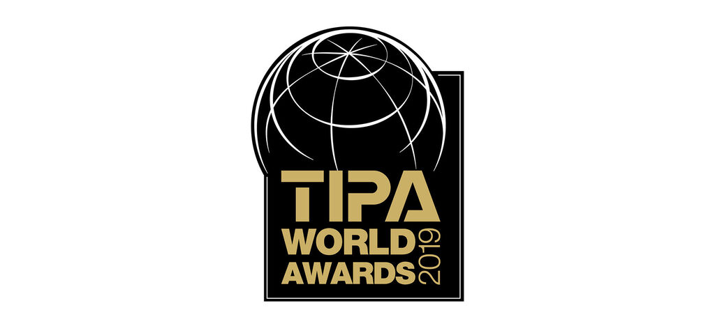 Logo for TIPA World Awards 2019 med globussymbol