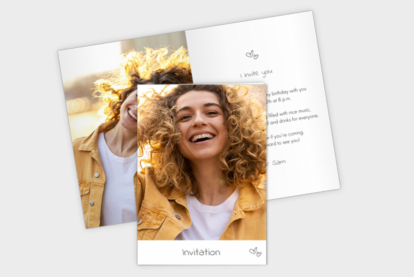 En invitation med kreativt design og elegant skrift.