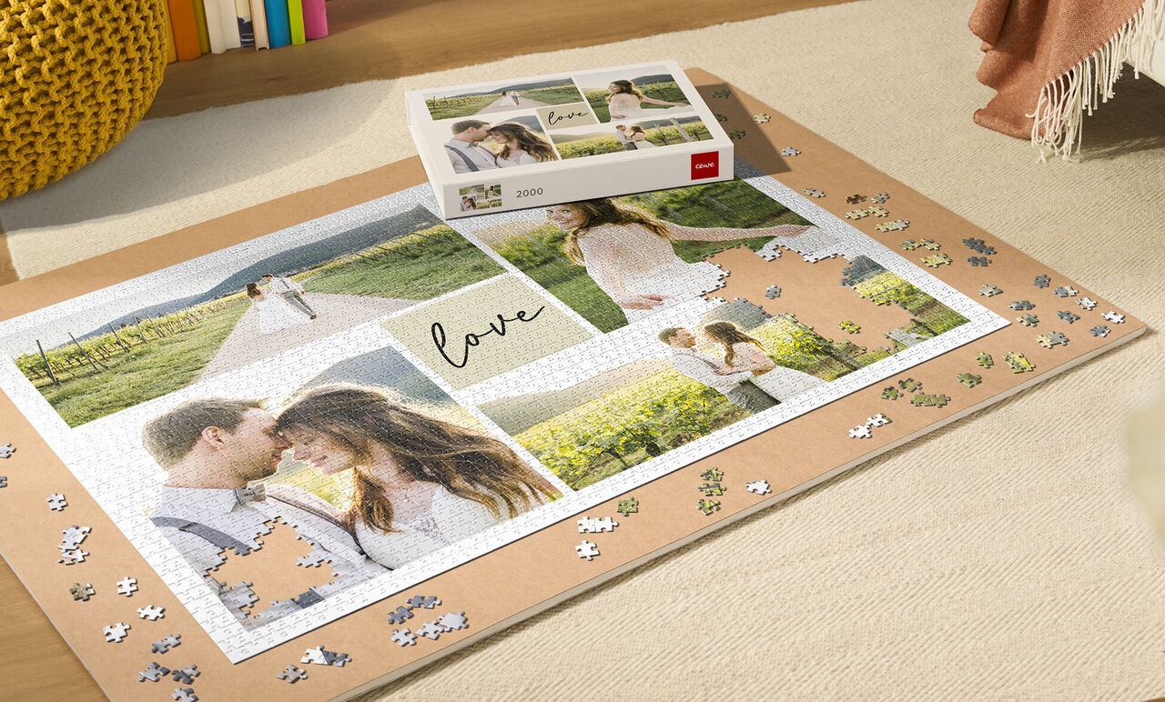En kreativ fotocollage med titlen 'love'. Den viser lykkelige øjeblikke af et par i naturen. Ved siden af ligger en CEWE FOTOBOG.