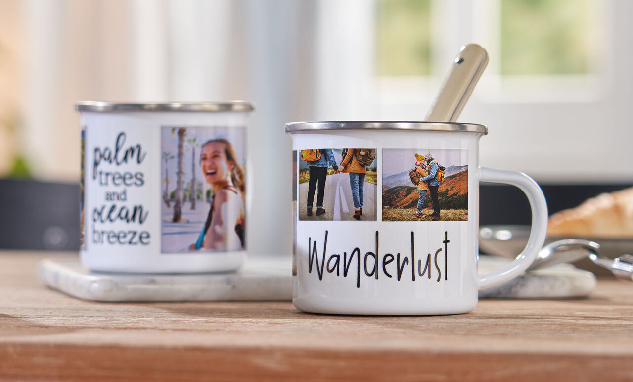 Krus med ordet 'Wanderlust' og billeder fra rejseminder.