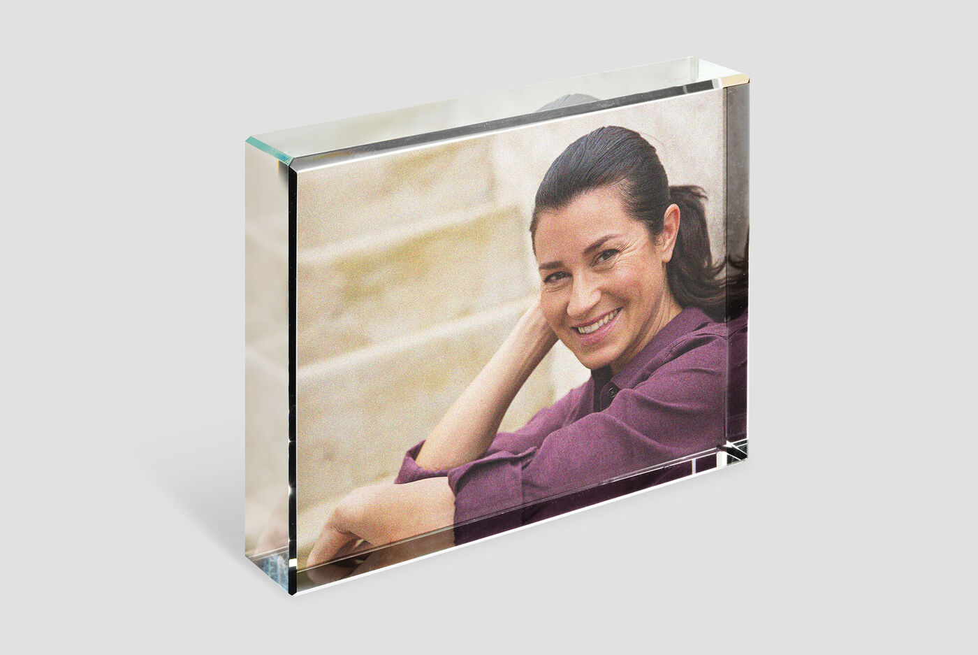 En elegant fotokristal box viser rørende minder.