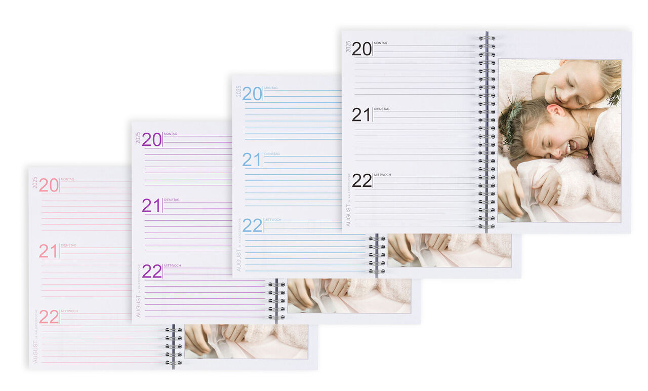 Årskalender med tolv måneder og plass til personlige bilder.