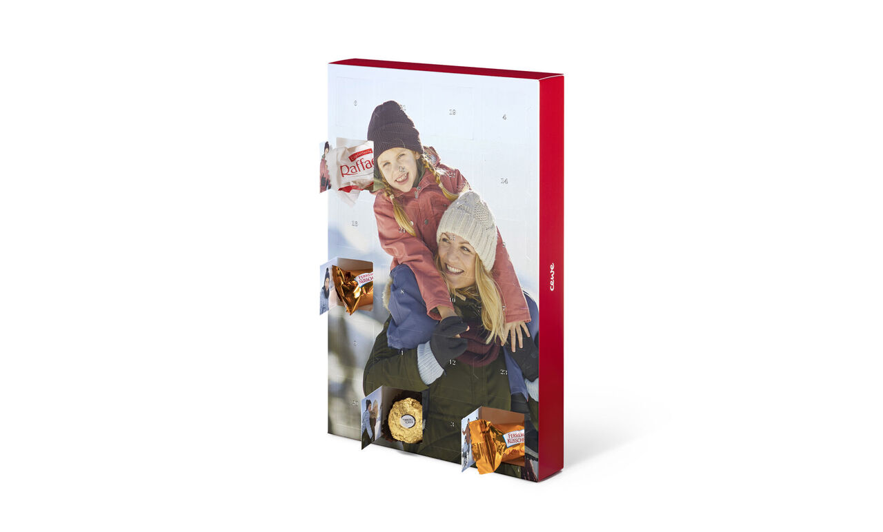 Farverig adventskalender med søde overraskelser og bæredygtige materialer