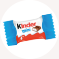 En farverig chokoladepakke fra Kinder Mini med blå kant