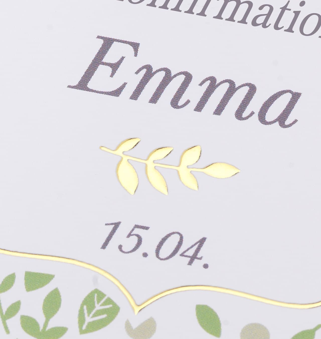 Et gyldent konfirmationskort med navnet Emma og et bladmotiv.