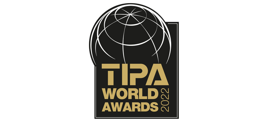 TIPA World Awards 2022 logo med globus design
