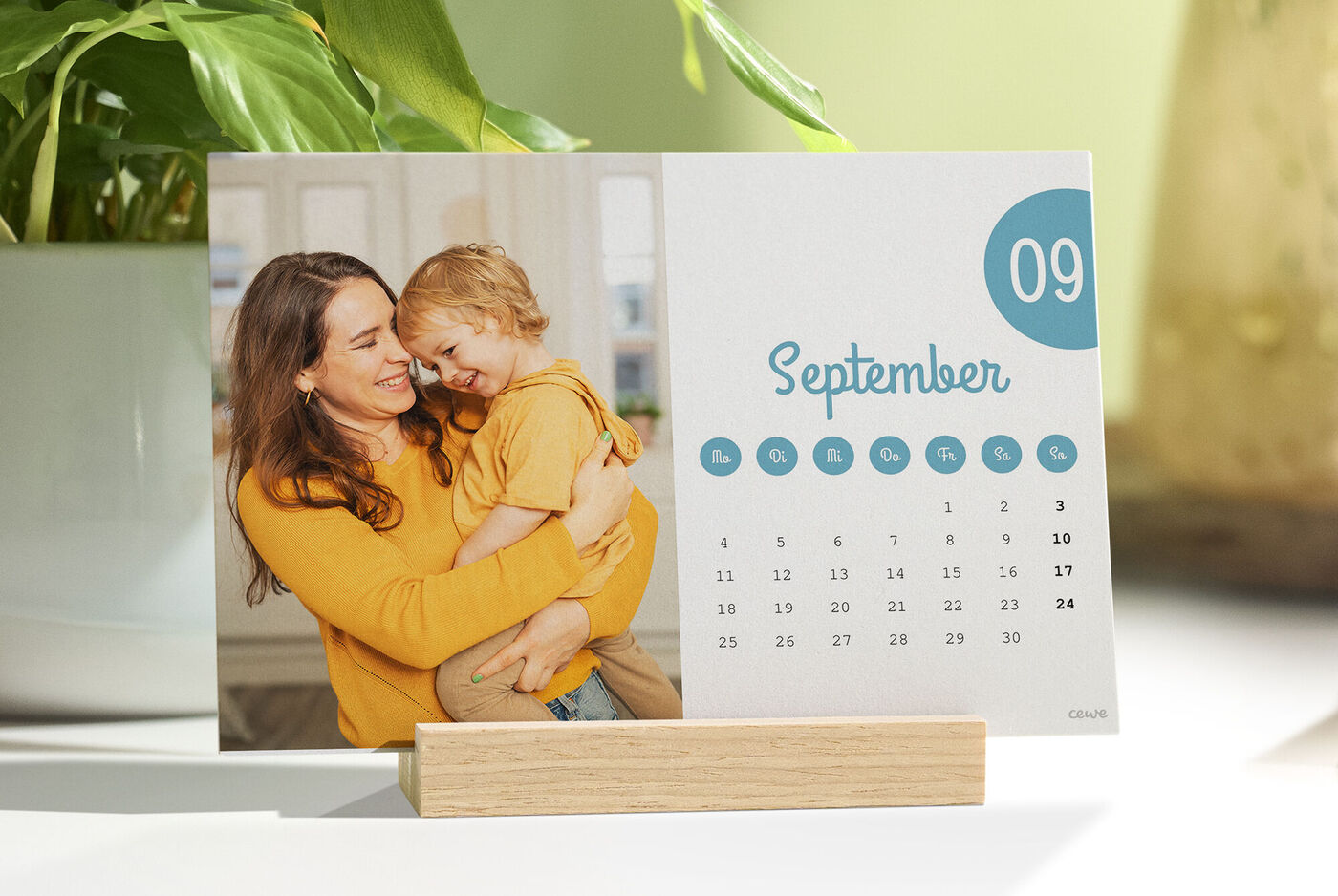 Din fotokalender viser et kærligt øjebliksbillede af to personer, der griner sammen.