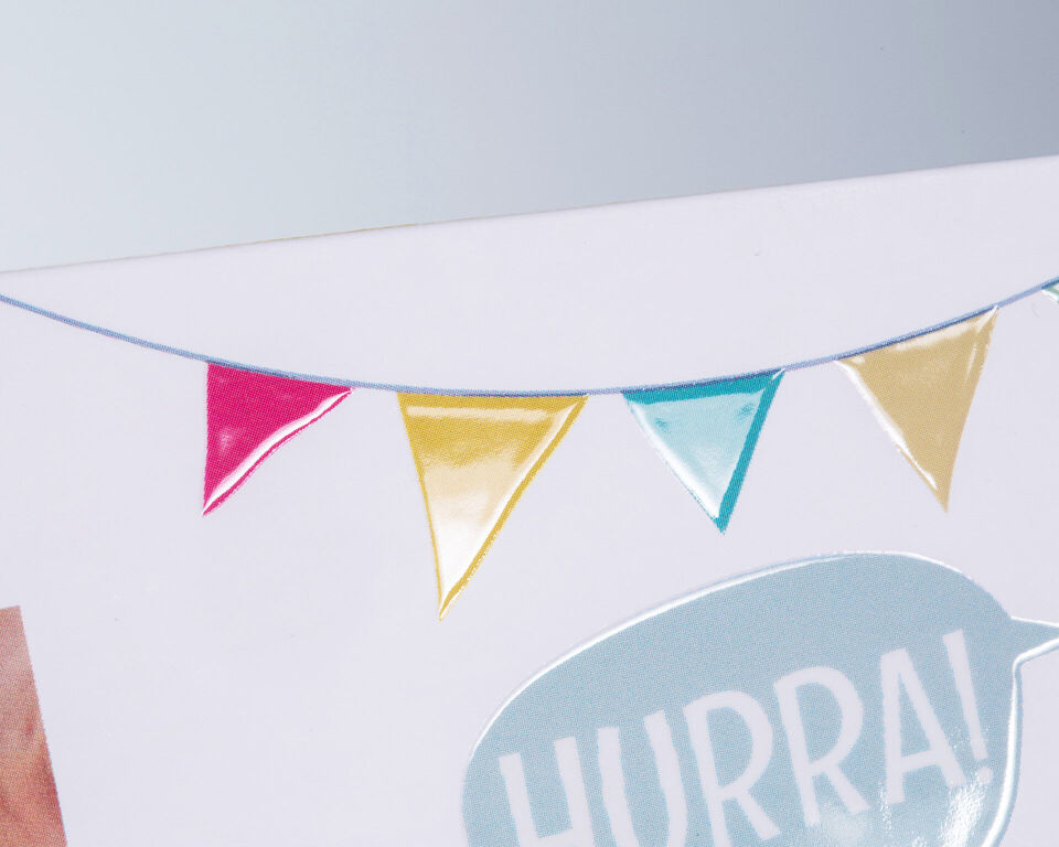 Colorful pennants and a cheerful 'HURRA!' card.