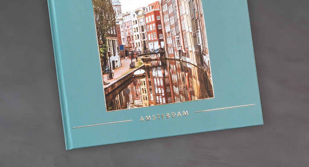 CEWE fotoalbum med et billede af Amsterdams kanaler og historiske bygninger